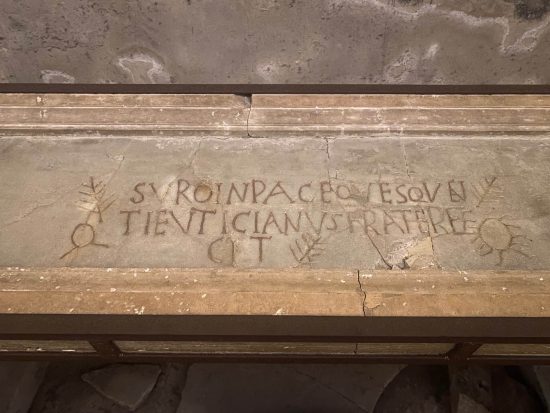 Lastra riutilizzata con iscrizione cristiana ‘Suro in pace questuanti euticanus frater fecit’, nella basilica inferiore di San Clemente a Roma
